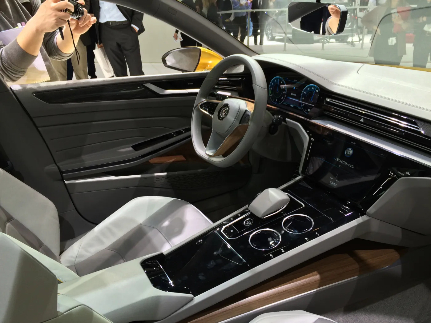 7494785-volkswagen-sport-coupe-concept.jpg