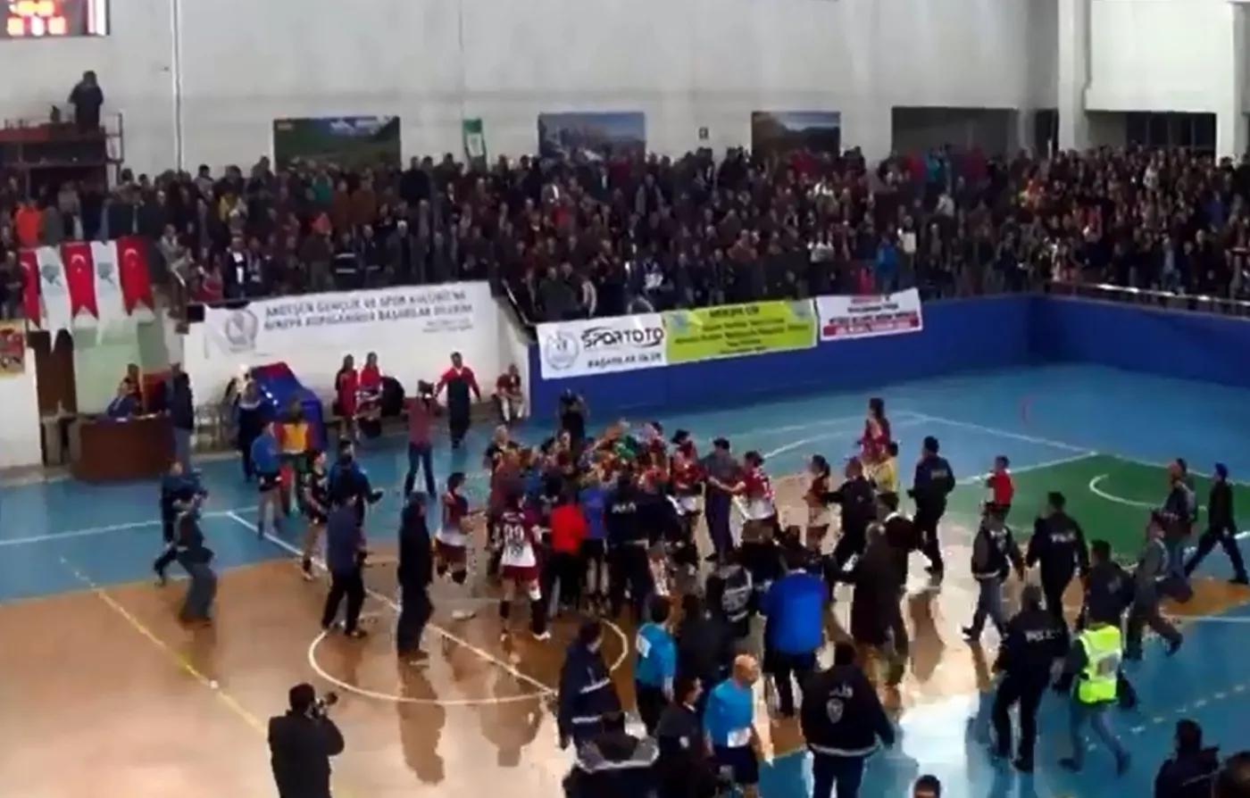 Sytuacja na boisku po meczu szczypiornistek