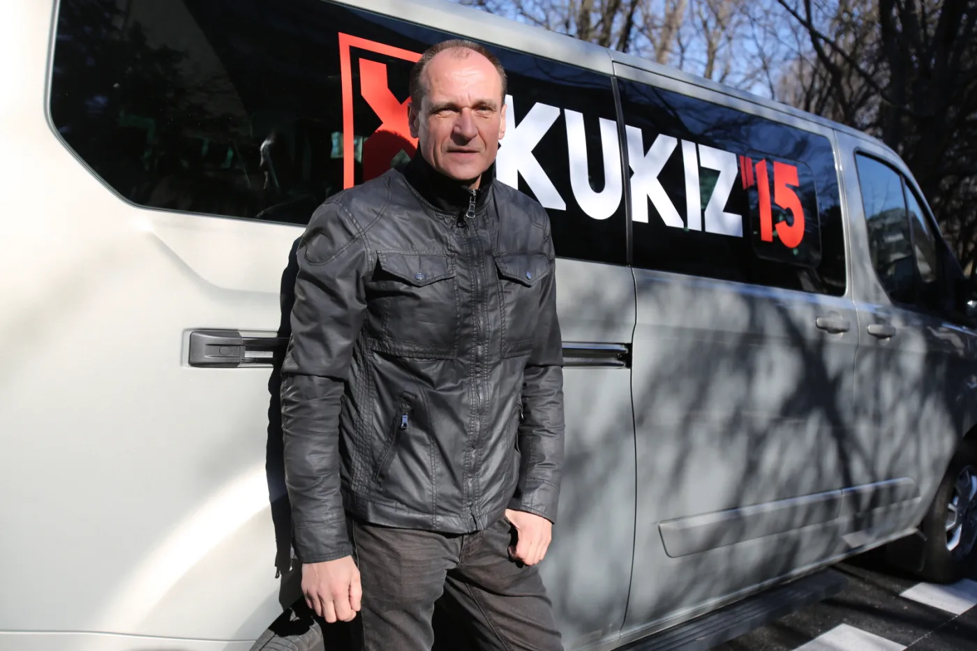 Kandydat na urząd prezydenta RP - Paweł Kukiz, podczas składania w Państwowej Komisji Wyborczej, podpisów wymaganych do rejestracji jako kandydata