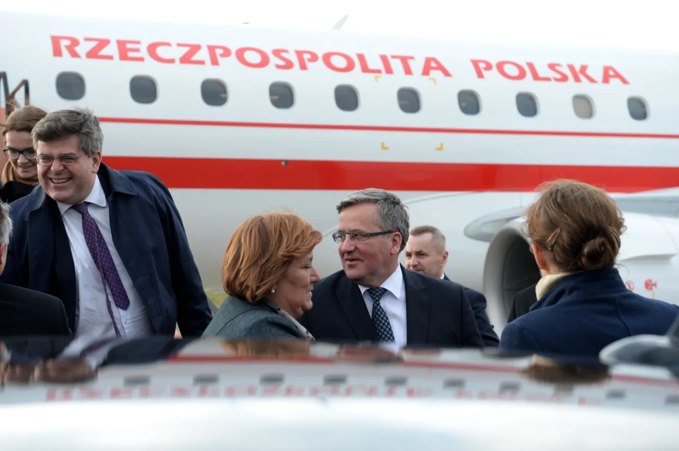 Polska para prezydencka Bronisław i Anna Komorowscy na lotnisku w Brukseli