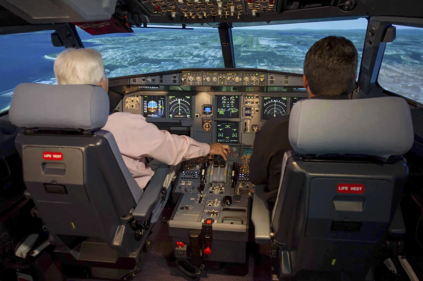 Wnętrze kokpitu samolotu Airbus A320