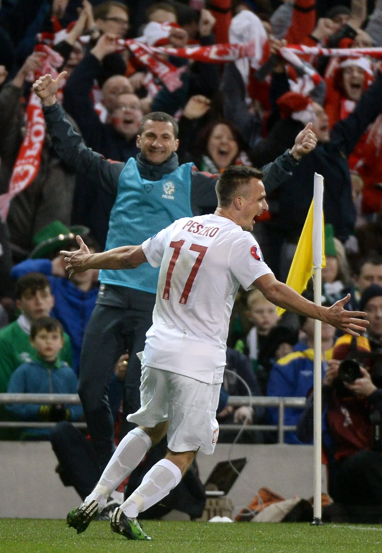 7597262-polak-slawomir-peszko-cieszy-sie.jpg