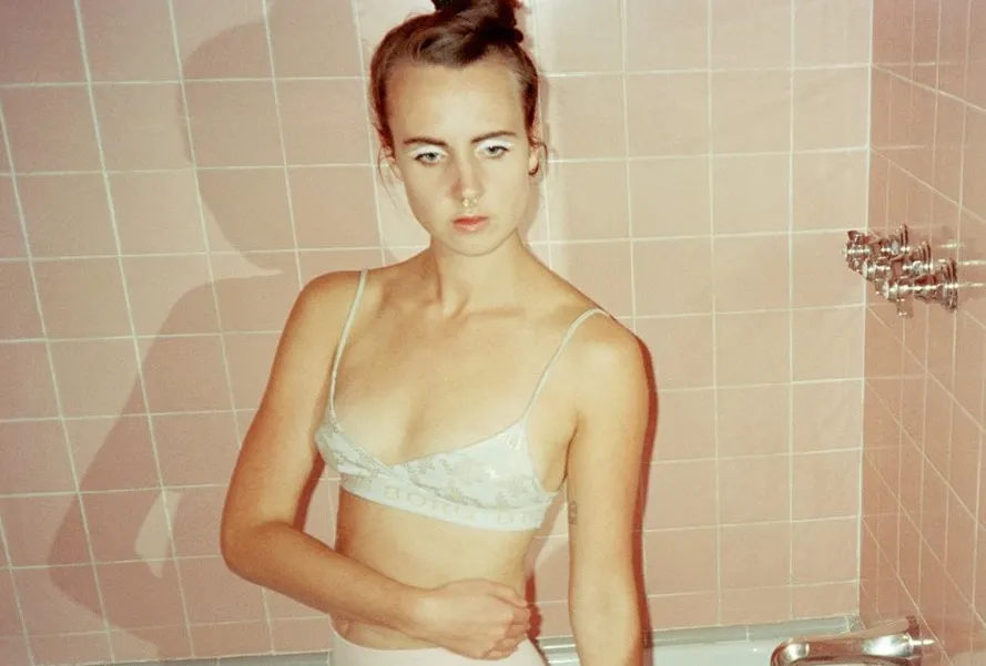 MØ w Basenie: Od punka do popu