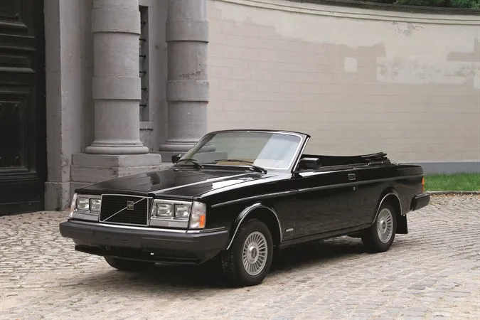 7630086-160690-1981-volvo-262c-solaire.jpg