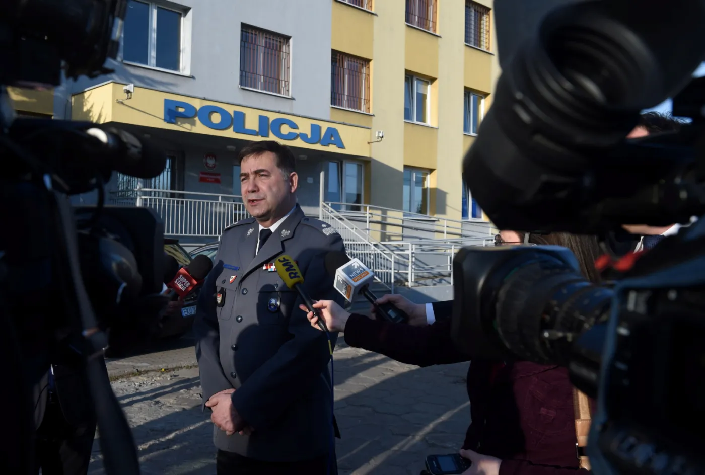 Strzały na komisariacie w Kutnie. Nie żyje przesłuchiwany mężczyzna