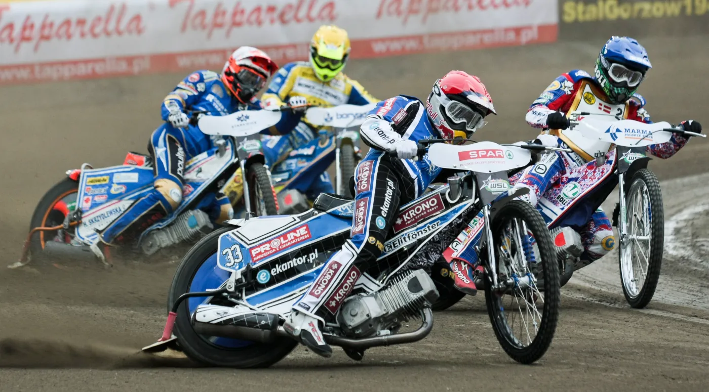 W jednym z biegów jadą: Jarosław Hampel z Elit Vetlanda (kask czerwony), Martin Vaculik z Holsted Speedway Club (niebieski), Krzysztof Kasprzak z MONEYmakesMONEY.pl Stal Gorzów (żółty) i Rory Schlein z Kings Lynn Stars (biały) podczas finału World Speedway League w Gorzowie Wielkopolskim