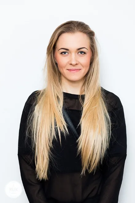 7698819-modne-odcienie-blondu-na-wiosne.jpg