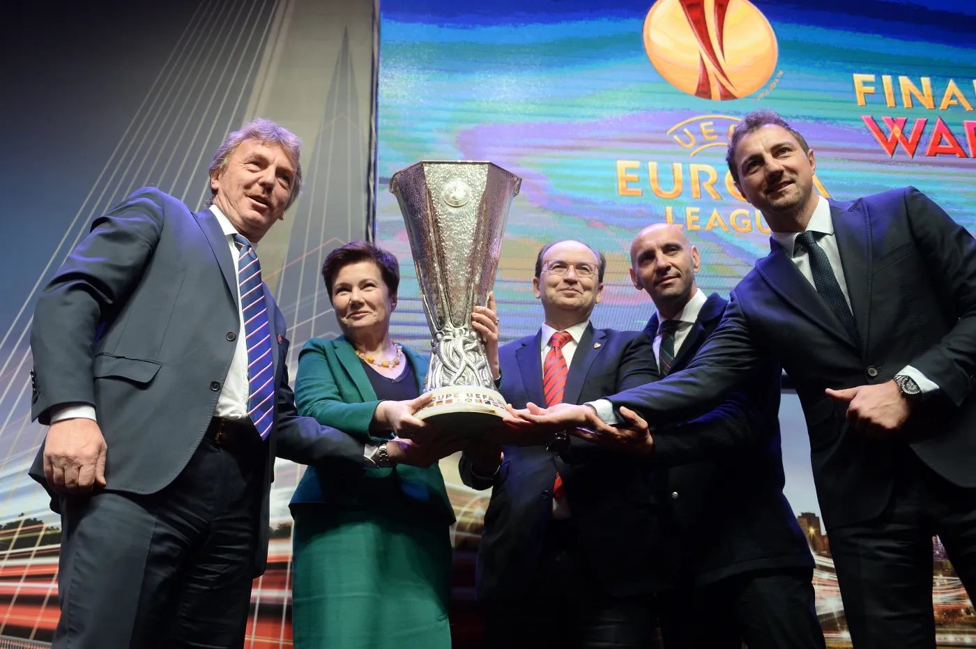 7705497-przedstawiciele-klubu-fc-sevilla.jpg