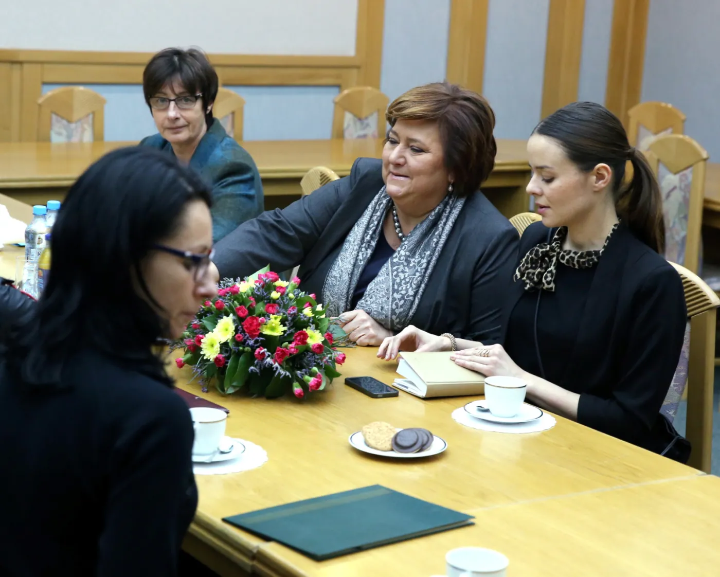 Anna Komorowska rozmawia z żonami górników