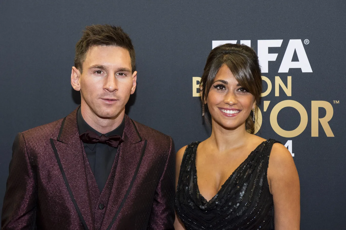 7296582-lionel-messi-ze-swoja-dziewczyna.jpg