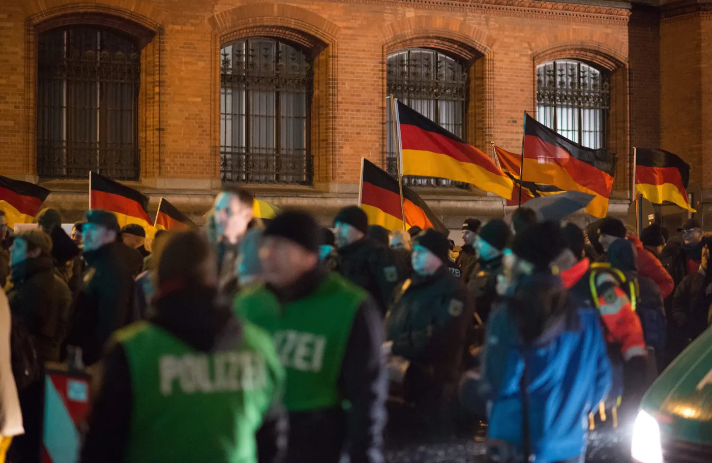 7300533-antyislamski-protest-ruchu-pegida.jpg