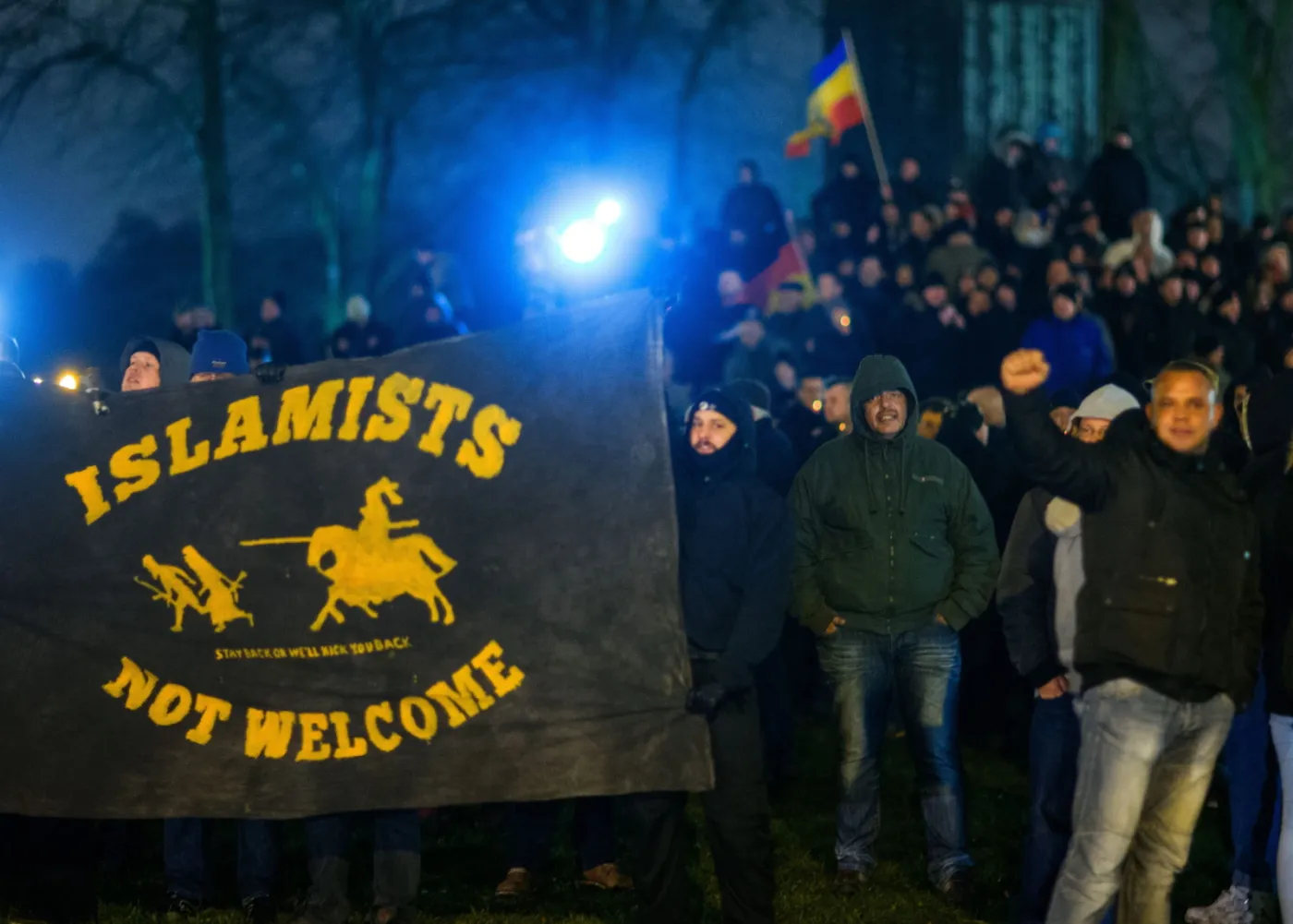 7300209-antyislamski-protest-ruchu-pegida.jpg