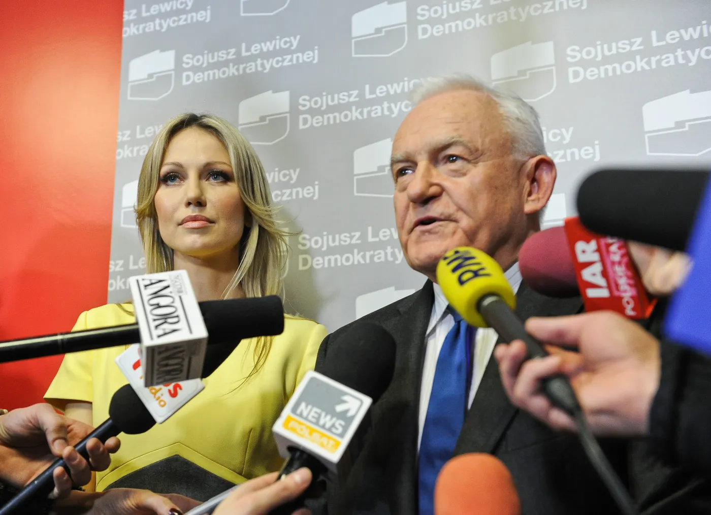 Socjolog krytykuje władze SLD: Dążą do wyprowadzenia sztandaru