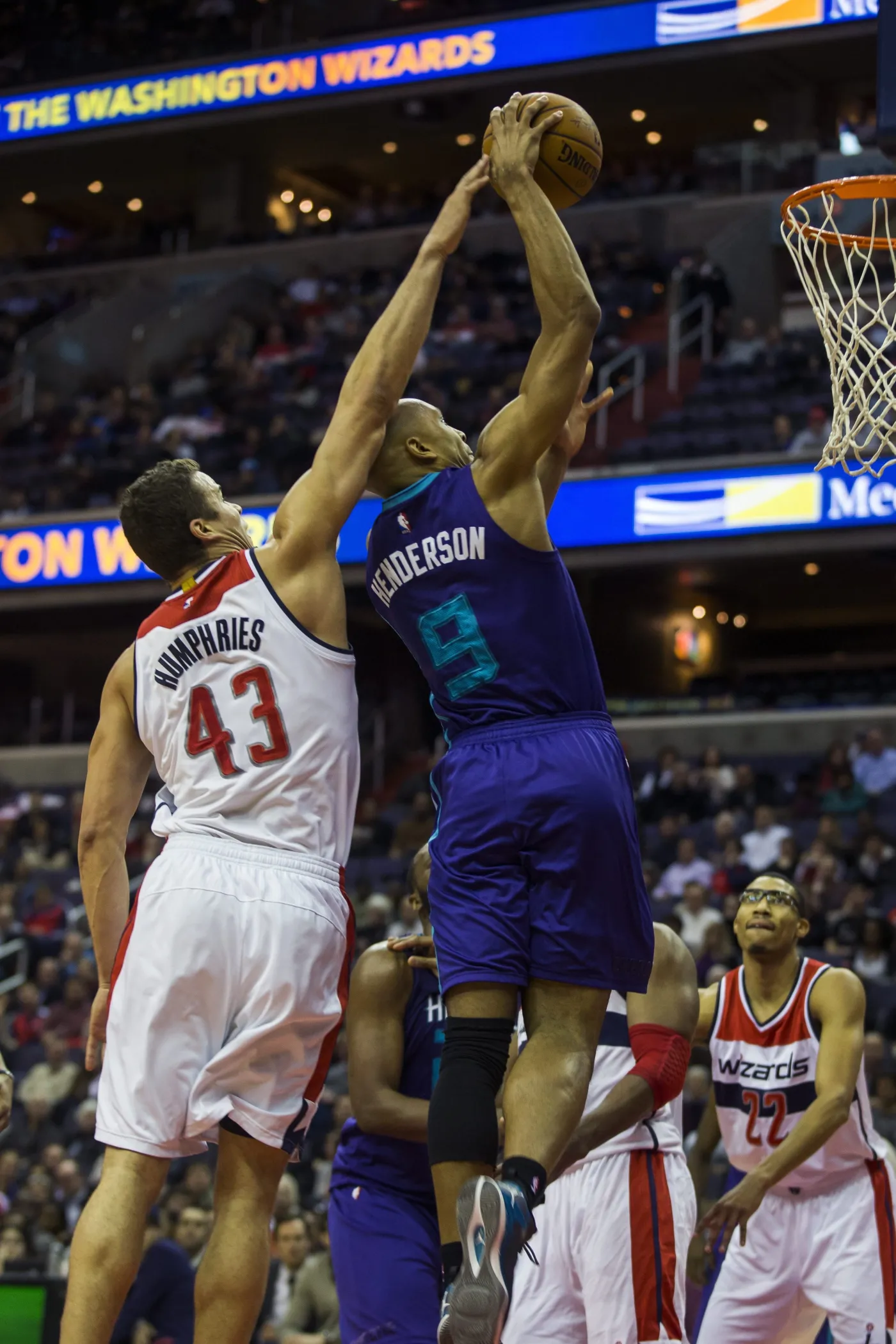 Kris Humphries i Gerald Henderson