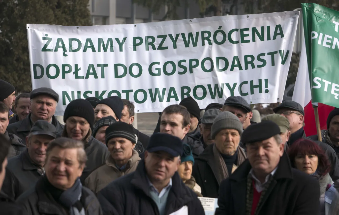 Protest rolników pod kieleckim Urzędem Wojewódzkim 