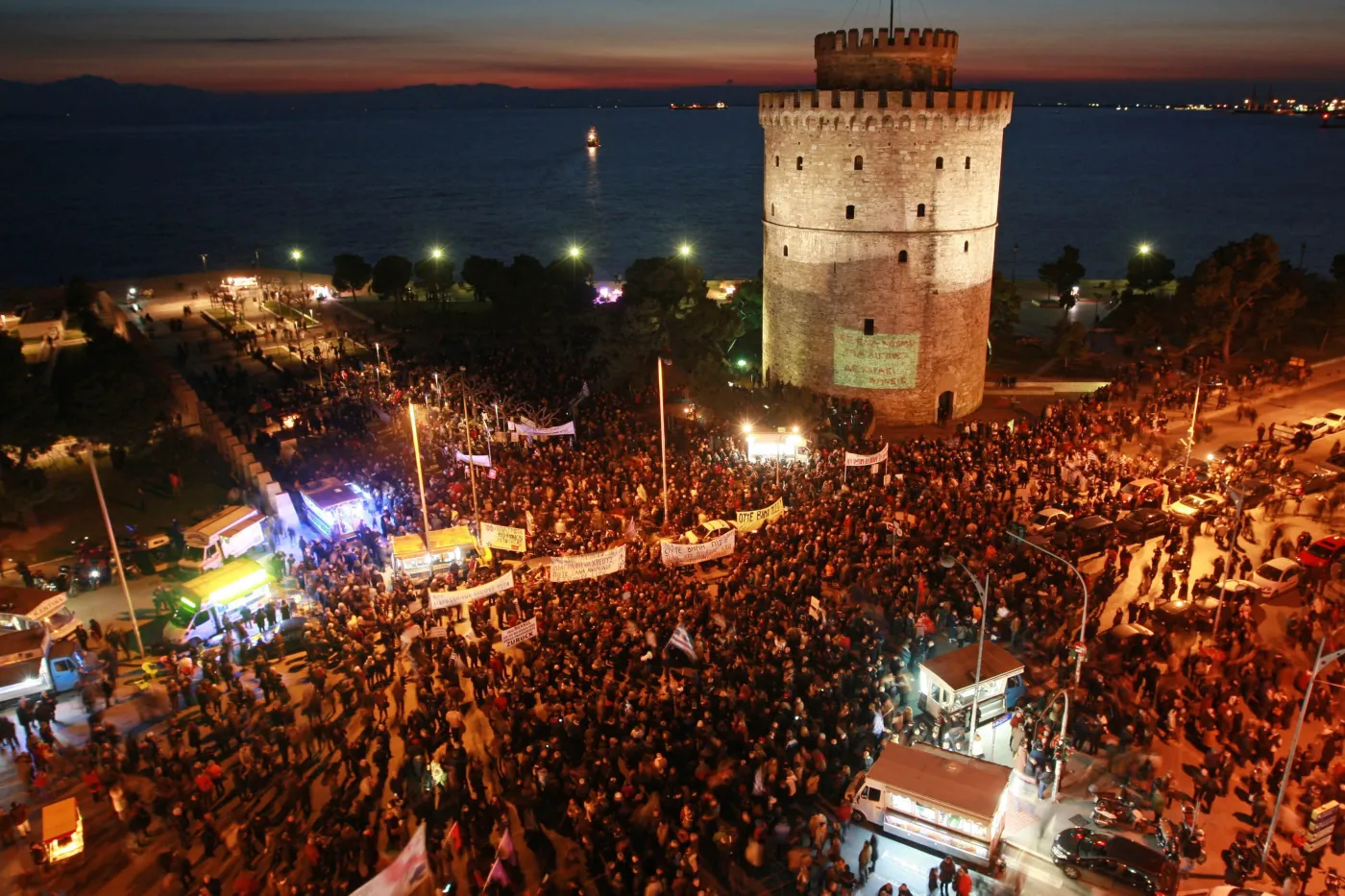 Grecy protestują przeciw oszczędnościom