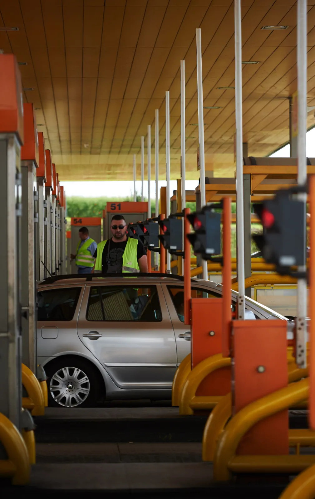 7917073-otwarte-bramki-na-autostradzie.jpg