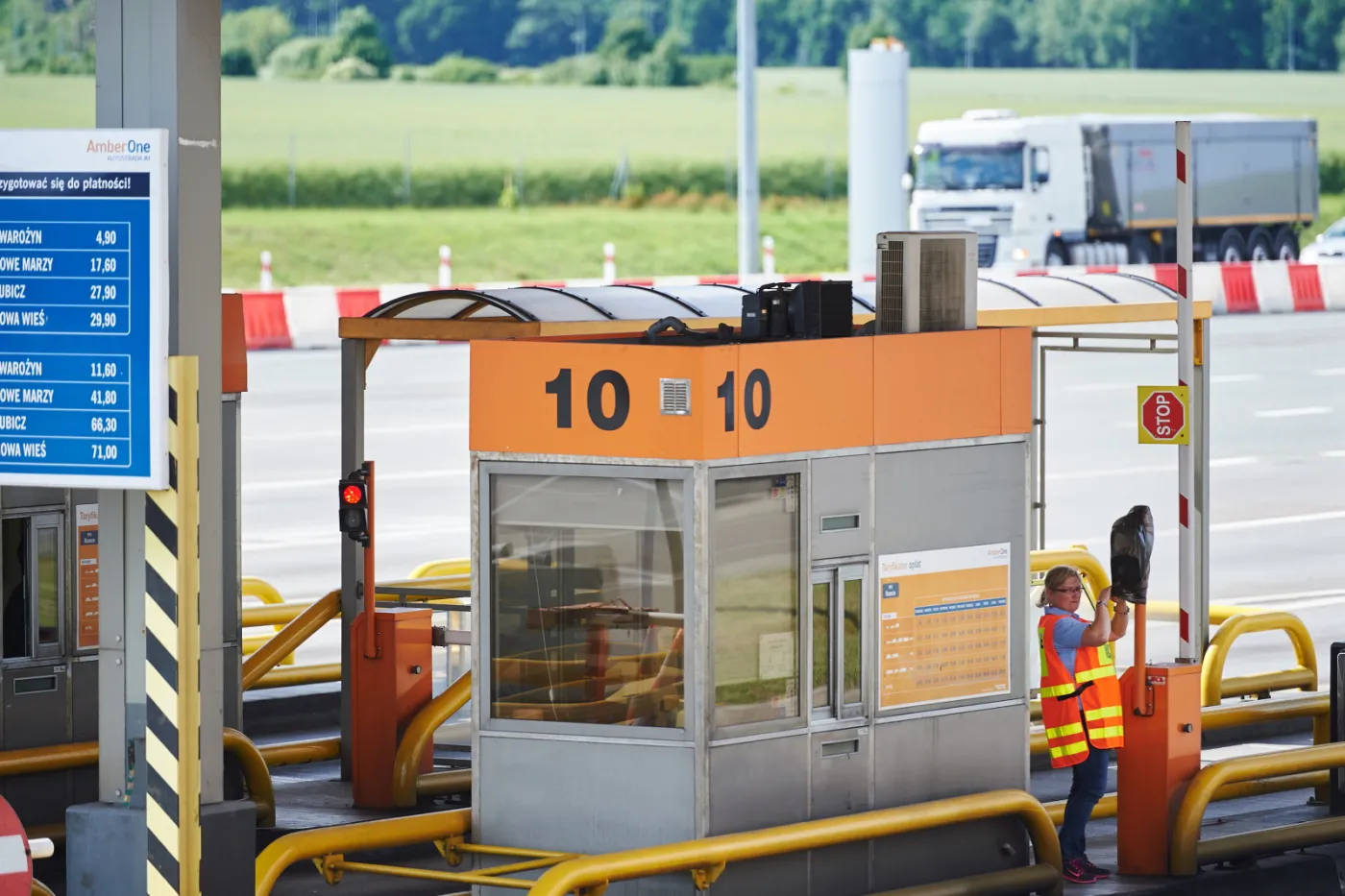 7917163-otwarte-bramki-na-autostradzie.jpg