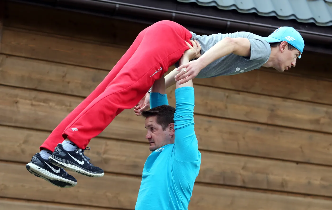 7931665-kamil-stoch-l-i-grzegorz-sobczyk.jpg