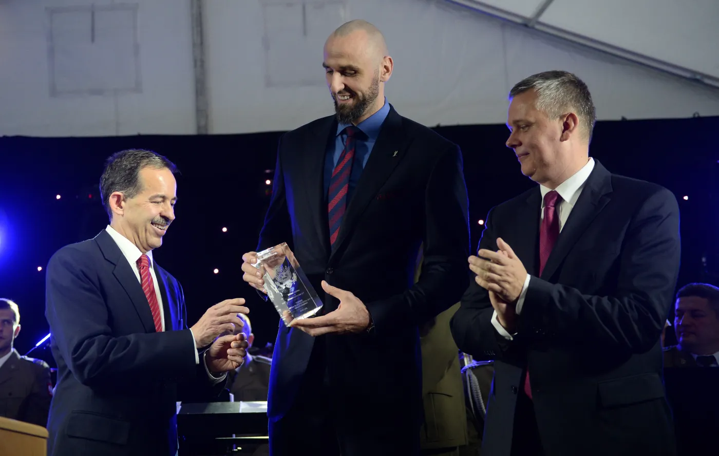 7939939-koszykarz-marcin-gortat-c-podczas.jpg