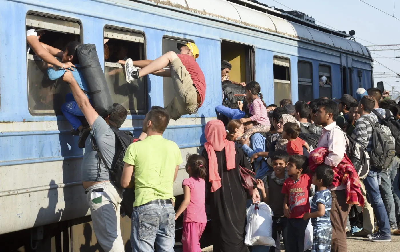 7988532-imigranci-na-stacji-geveglija-w.jpg