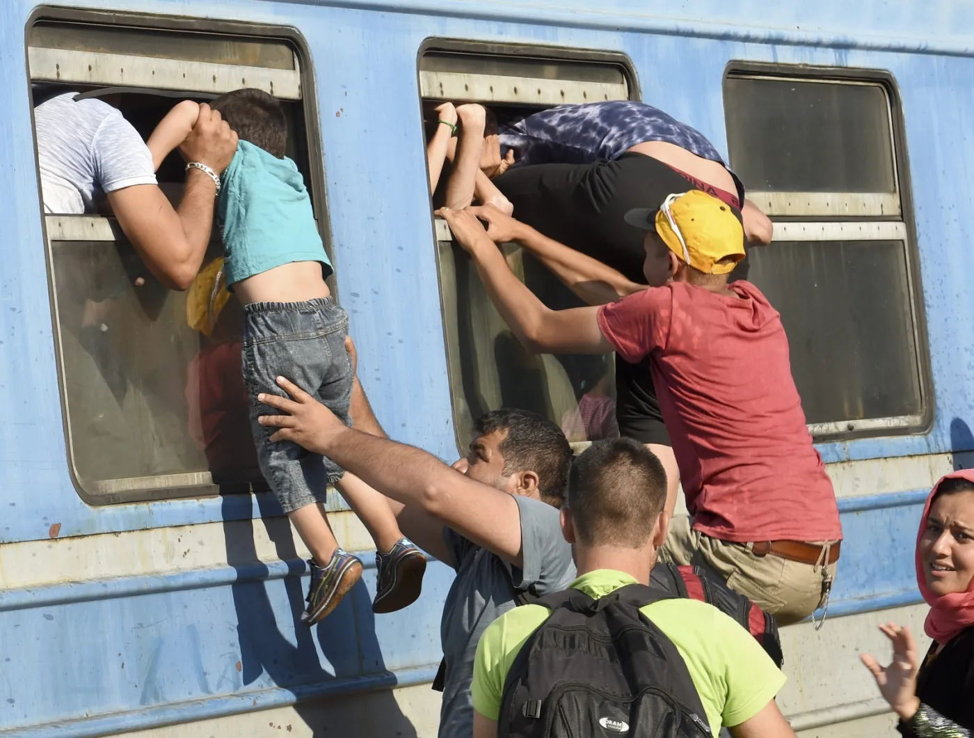 7988592-imigranci-na-stacji-geveglija-w.jpg