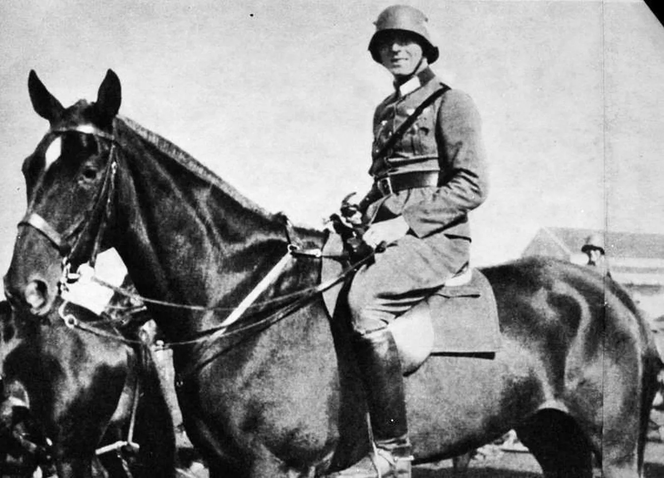 Claus von Stauffenberg podczas służby w 17. pułku kawalerii w Bambergu, 1926 rok (fot. Bundesarchiv, Bild 183-C0716-0046-003 / CC-BY-SA)