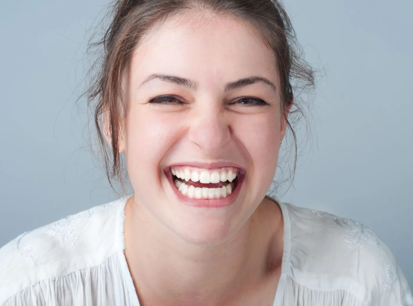 uśmiechnięta szczęśliwa kobieta