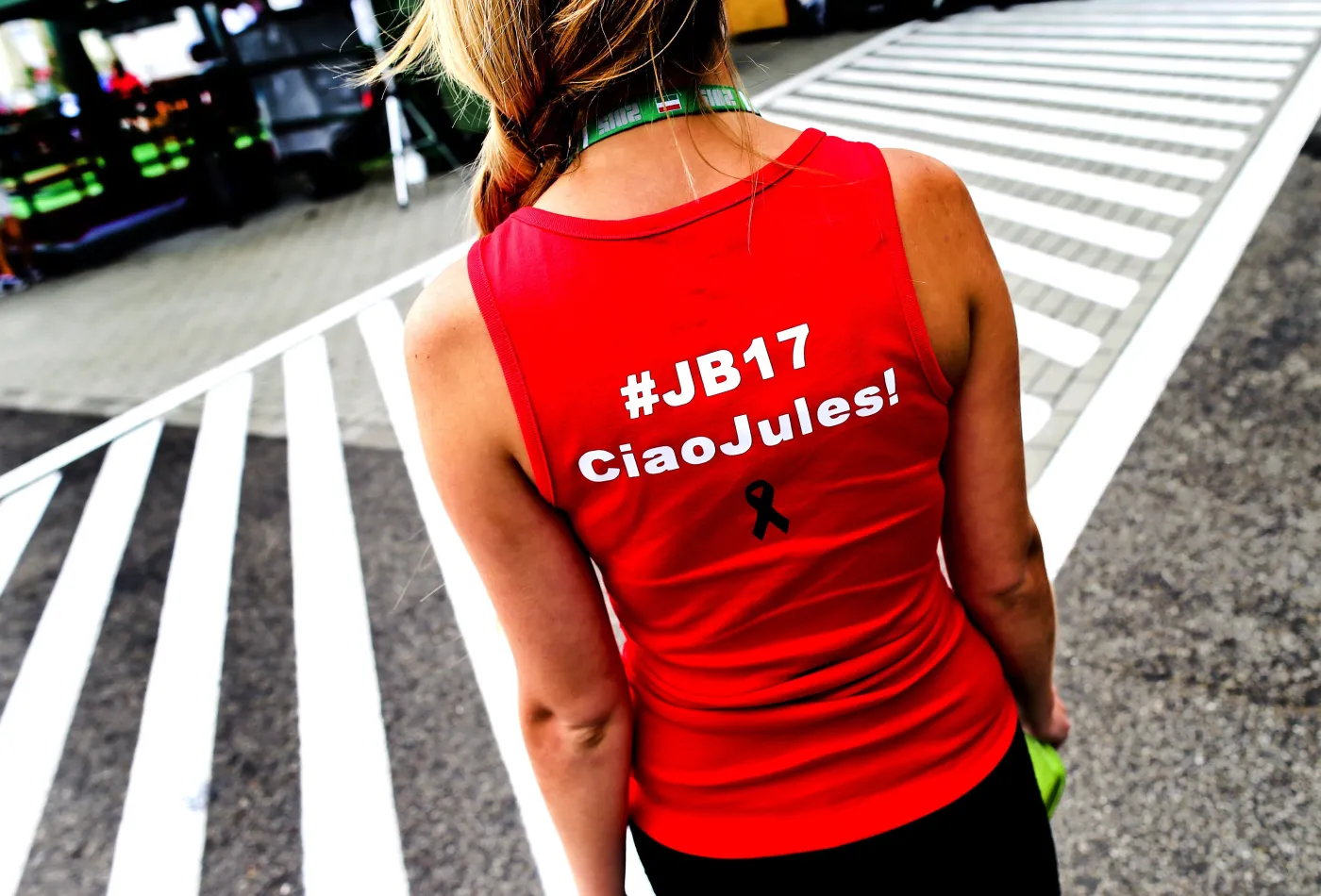 8017477-kierowcy-formuly-1-minuta-ciszy.jpg
