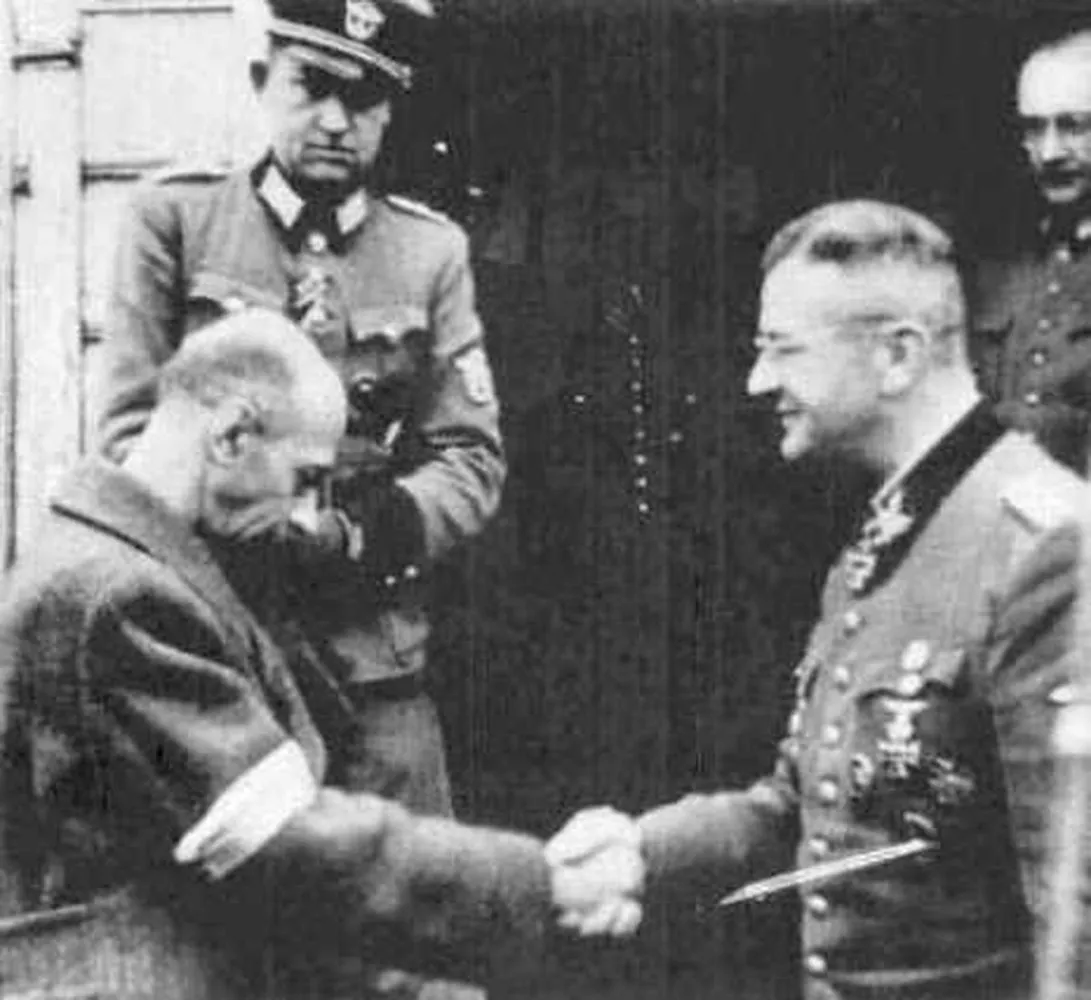 6625983-tadeusz-bor-komorowski-rozmawia.jpg