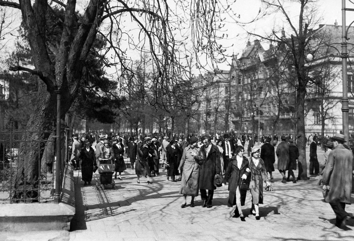 6873709-warszawa-1939-ii-wojna-swiatowa.jpg