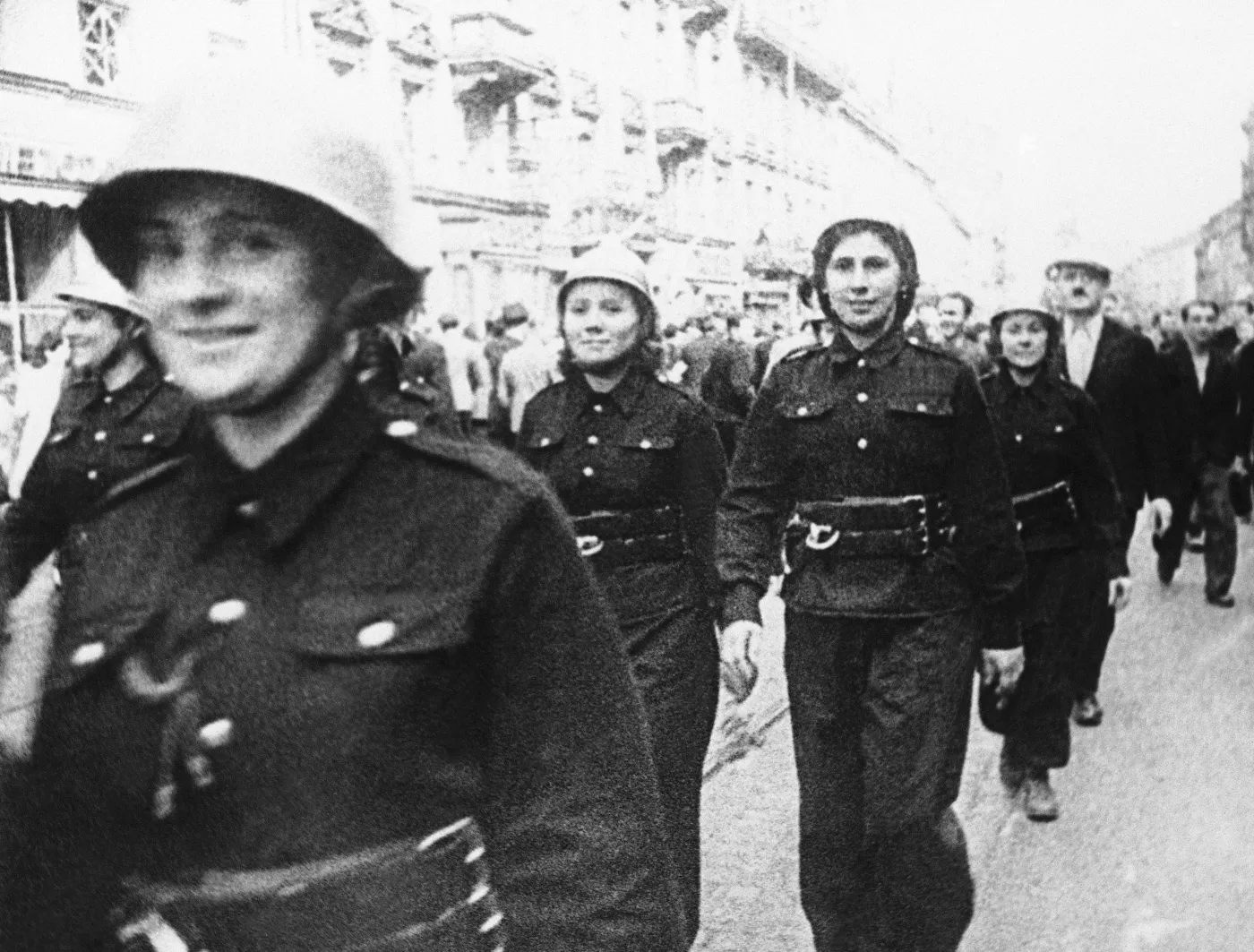 6873854-warszawa-1939-ii-wojna-swiatowa.jpg