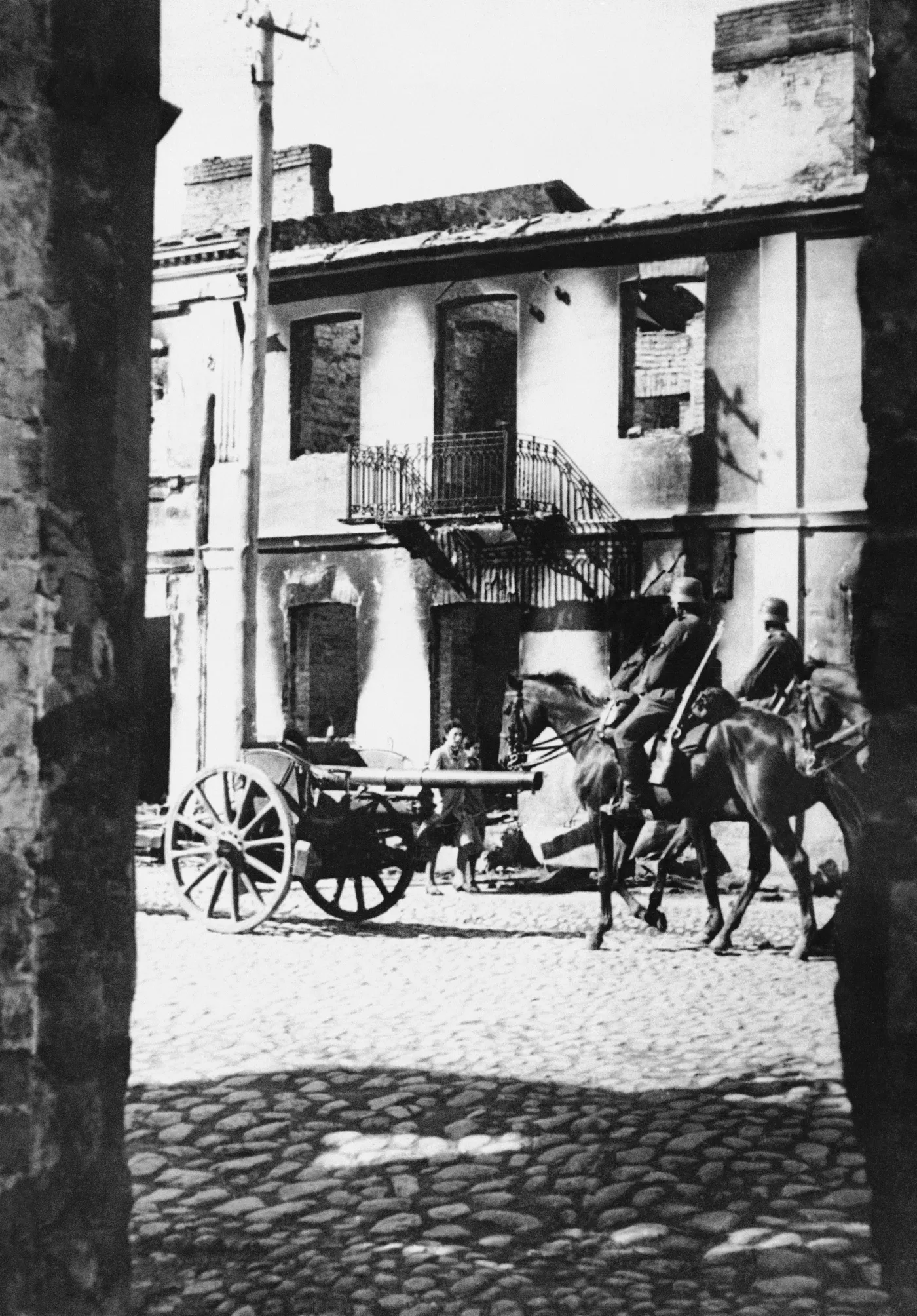 6873216-warszawa-1939-ii-wojna-swiatowa.jpg