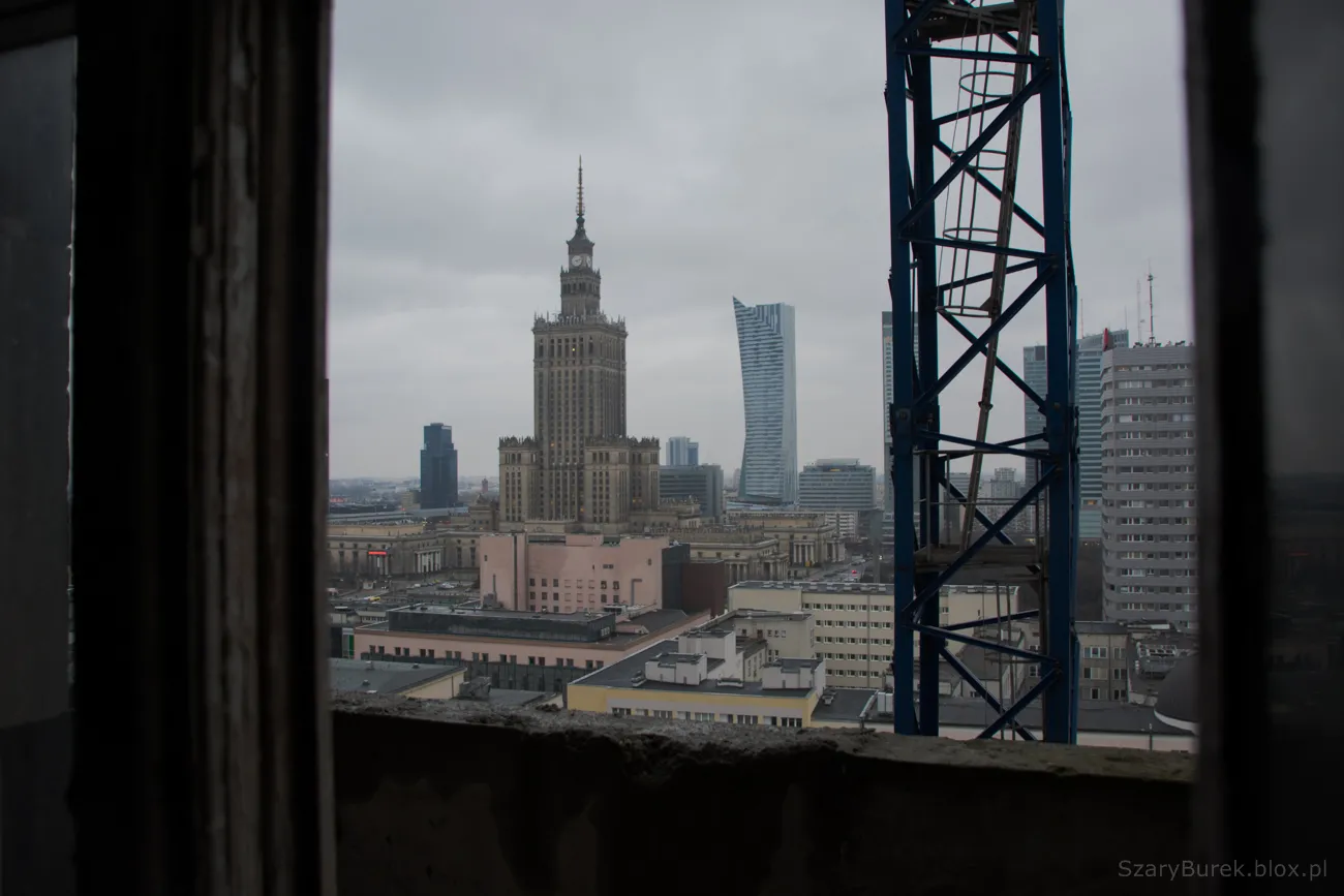 7596555-warszawski-wiezowiec-prudential.jpg