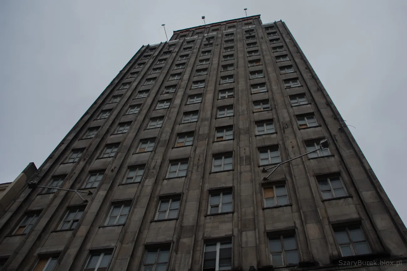 7596671-warszawski-wiezowiec-prudential.jpg