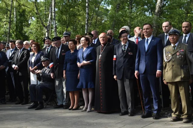 Główne uroczystości 71 rocznicy Powstania Warszawskiego na wojskowych Powązkach