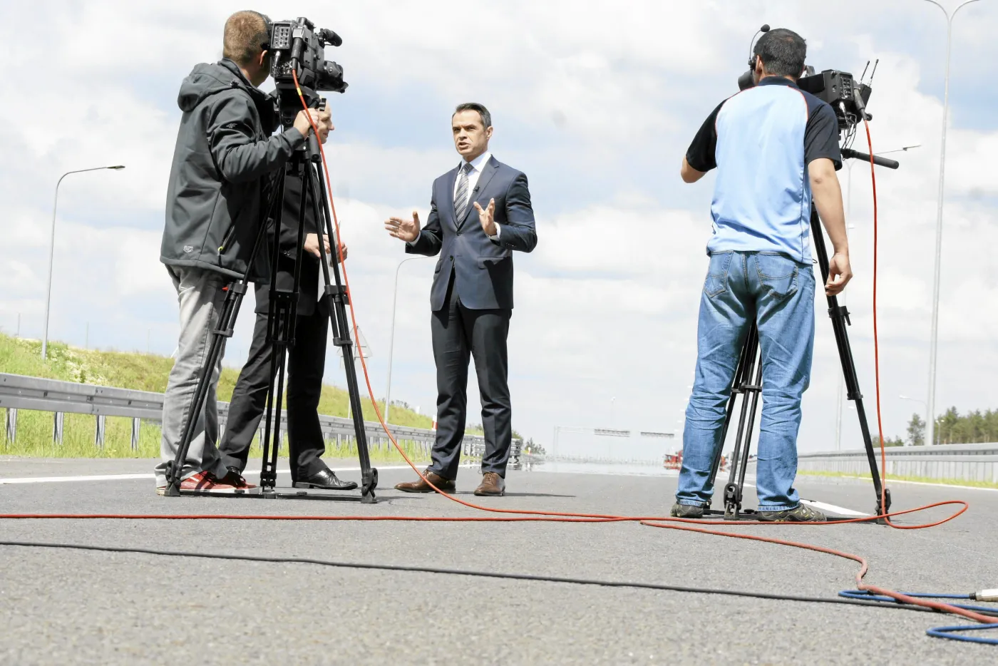 Były minister transportu Sławomir Nowak podczas uroczystego otwarcia zjazdu z autostrady A2 na drogę S3 w czerwcu 2013 roku