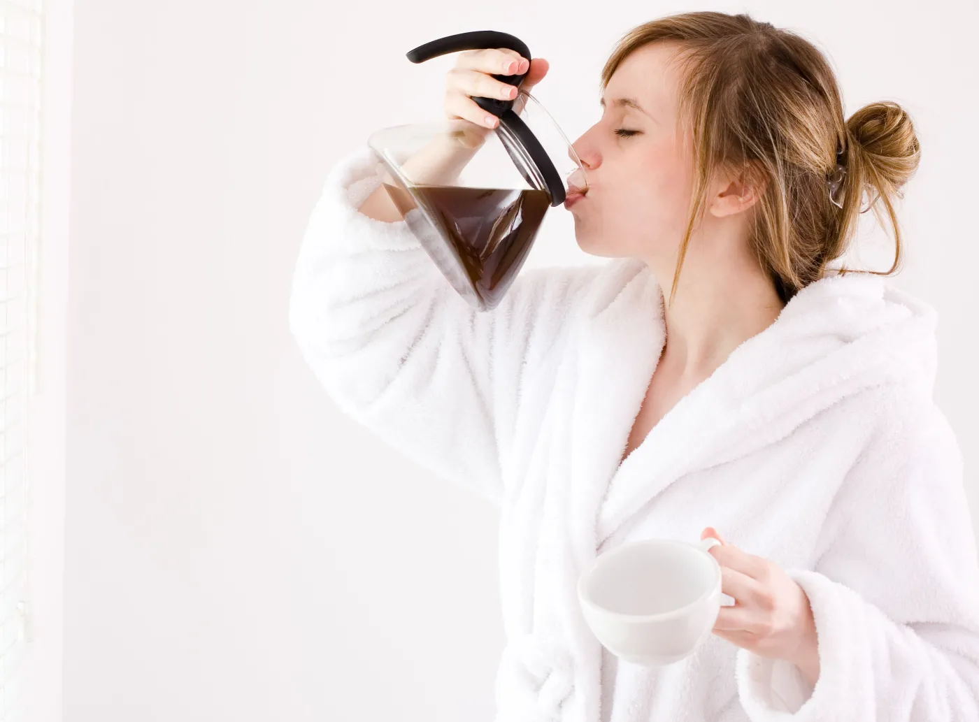 picie kawy kawa kobieta ranek pobudka