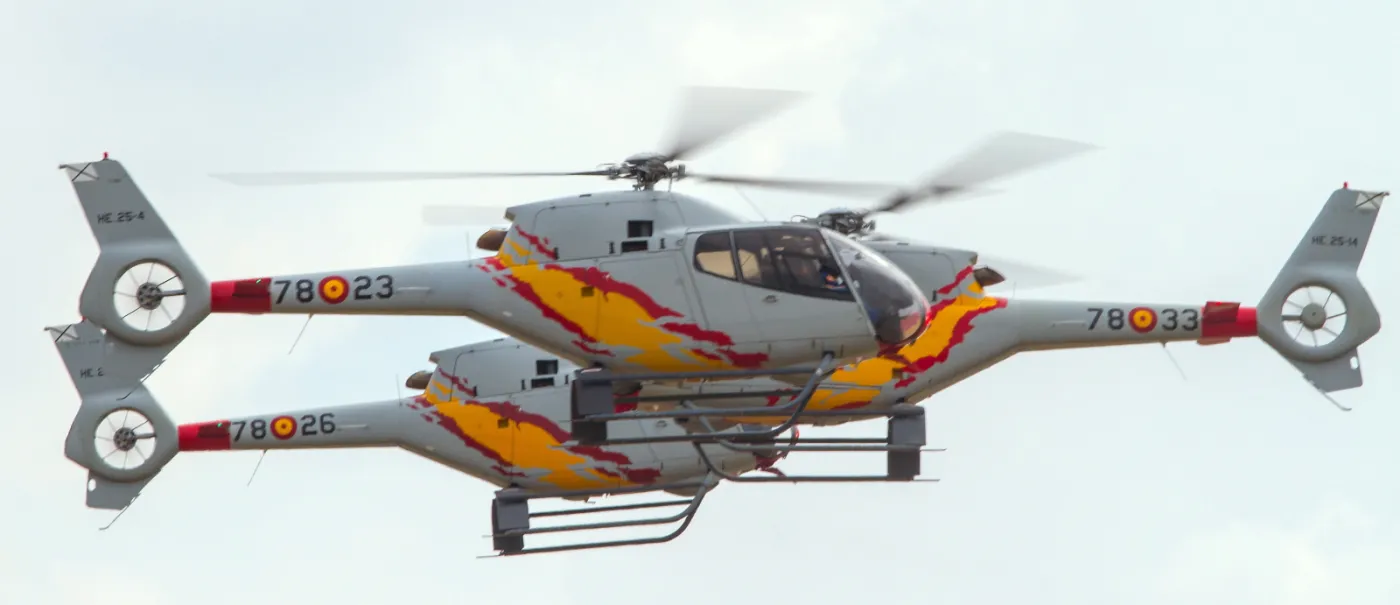 8118943-pokaz-hiszpanskiej-grupy-patrulla.jpg