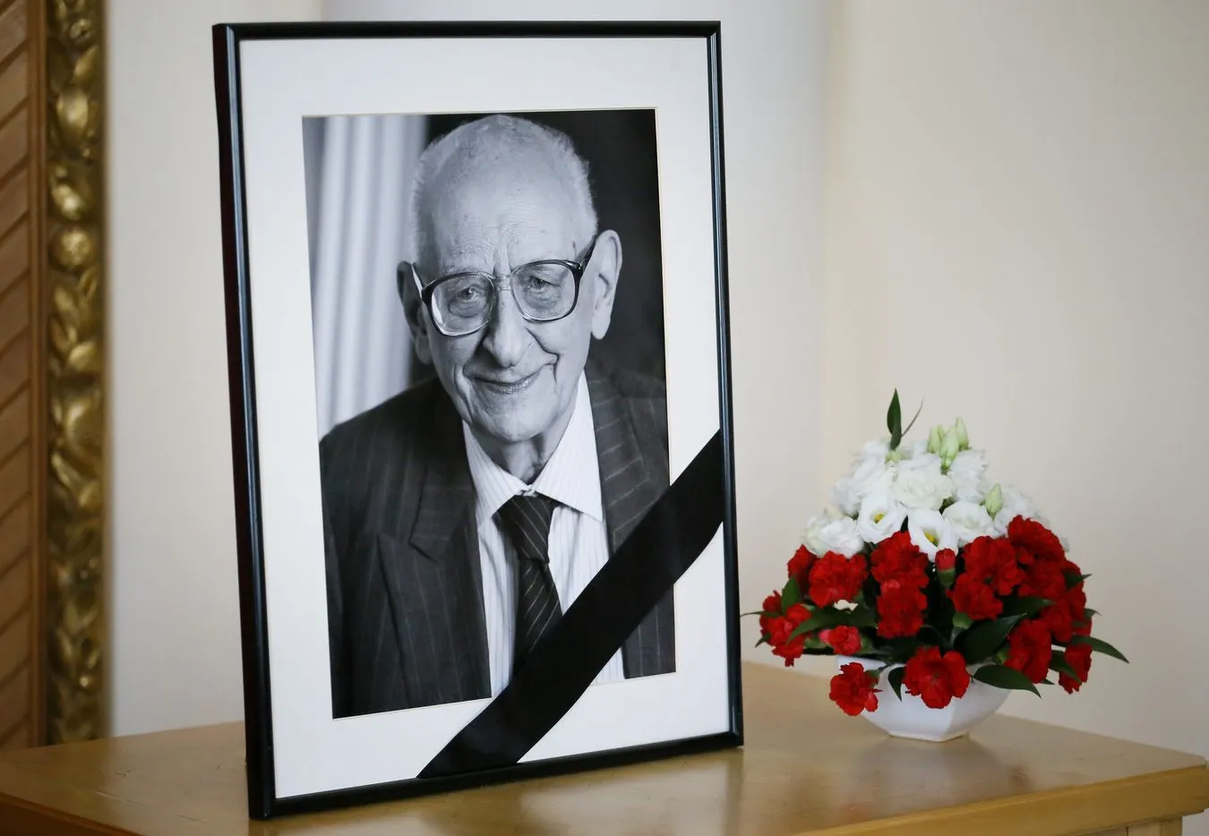 Kancelaria Premiera tworzy Wielki Portret Władysława Bartoszewskiego. Ze zdjęć Polaków...