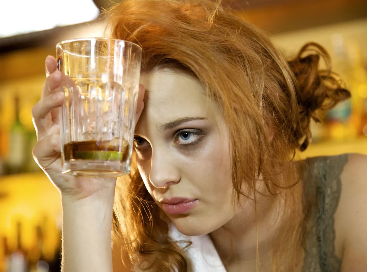 alkohol kac impreza kobieta pije