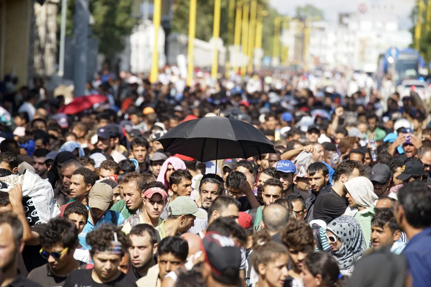 8168964-imigranci-opuszczaja-budapeszt.jpg