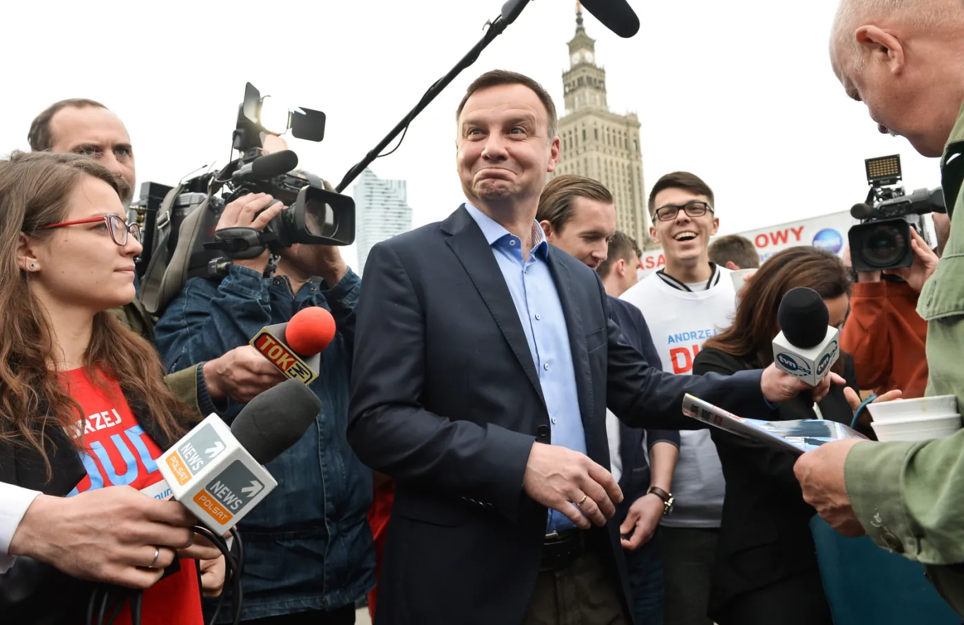 7755209-andrzej-duda-rozdawal-kawe-przy.jpg