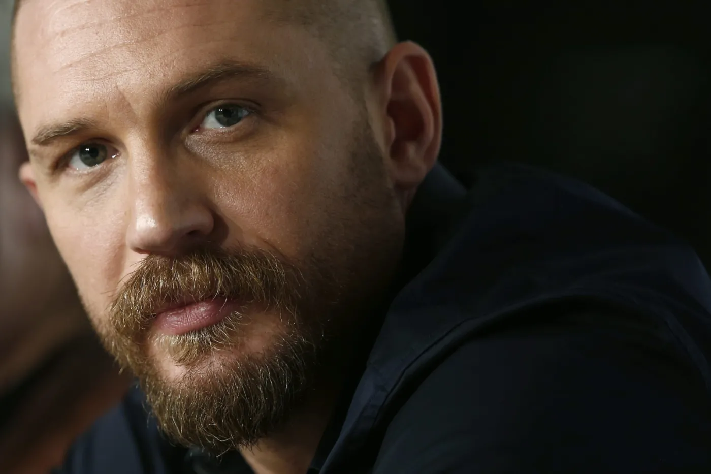 7768480-tom-hardy-na-konferencji-prasowej.jpg