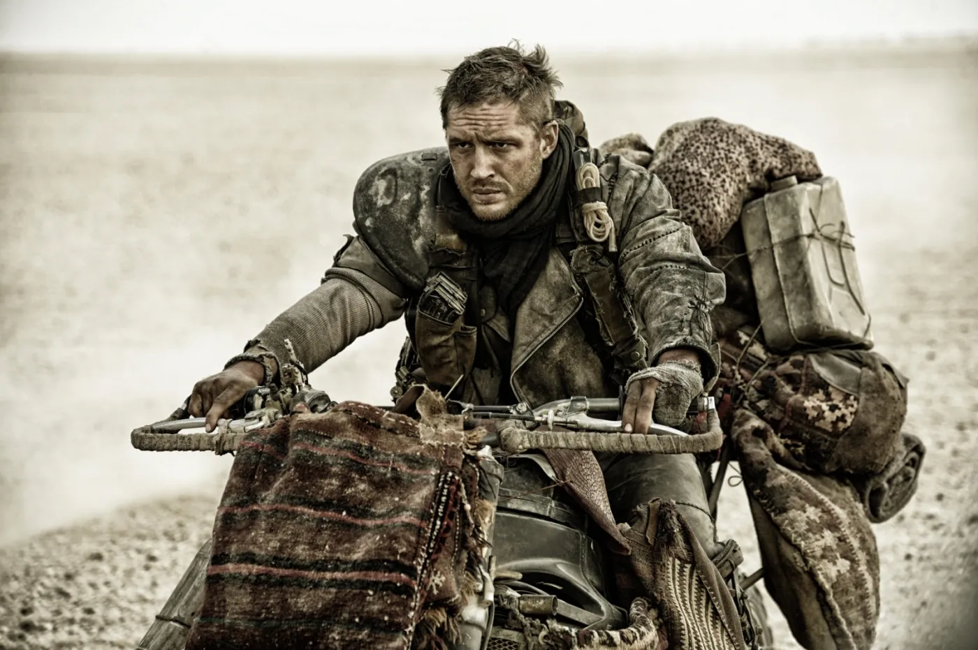 7768240-kadr-z-filmu-mad-max-na-drodze.jpg