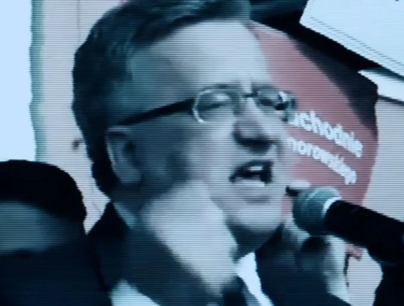 Wyborczy spacer, Japonia... Najnowszy spot Dudy bije w Komorowskiego