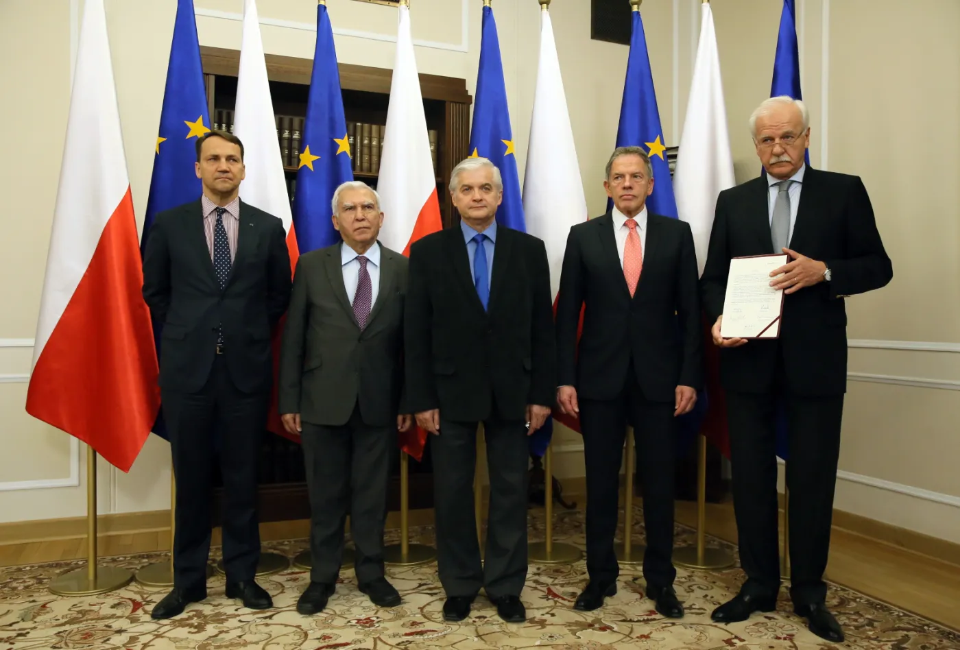 Byli szefowie MSZ popierają Komorowskiego. Sztab PiS odpowiada