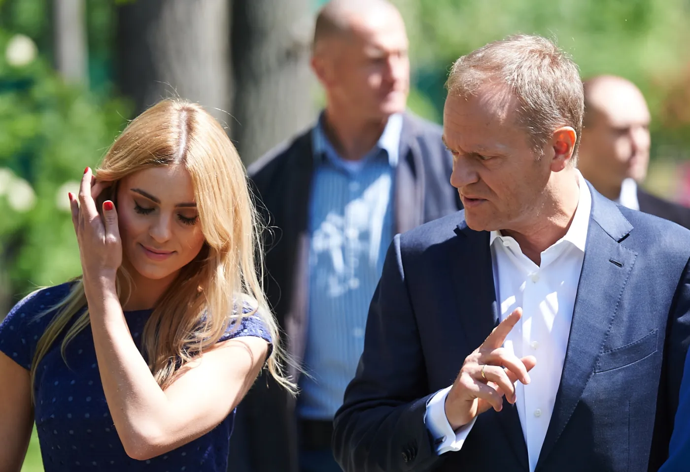Odprężeni, uśmiechnięci, wystrojeni jak ikony stylu. Tak głosowali politycy. ZDJĘCIA