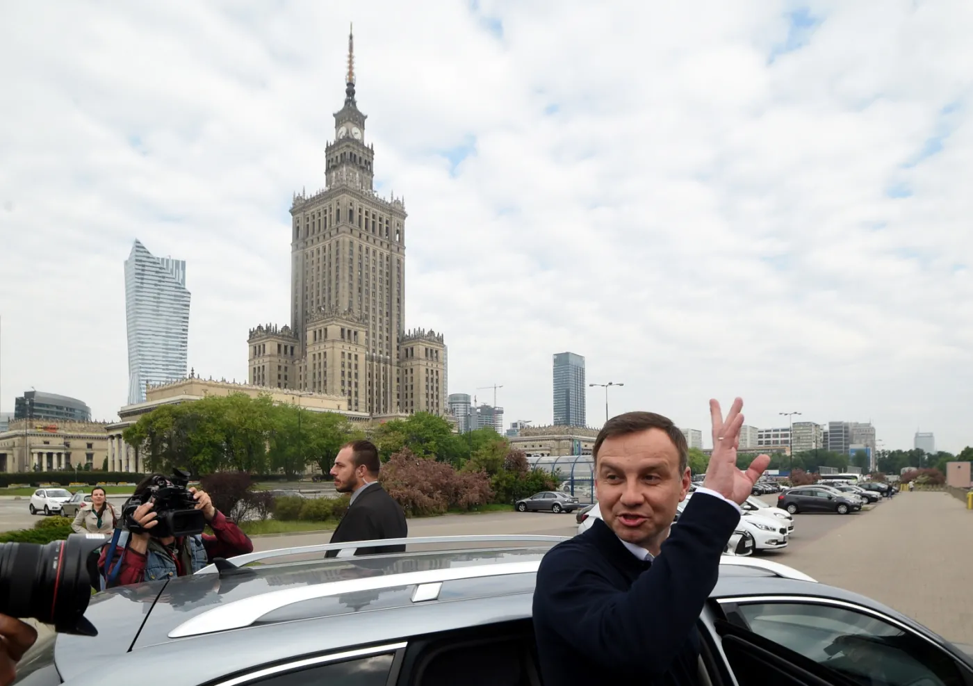 Andrzeja Duda spotkał się rano z mieszkańcami Warszawy, przed stacją metra Centrum