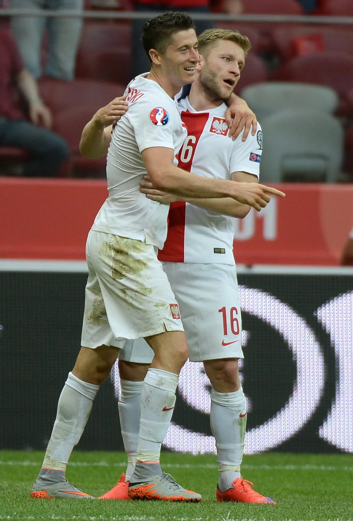 7872605-robert-lewandowski-strzelil-trzy.jpg